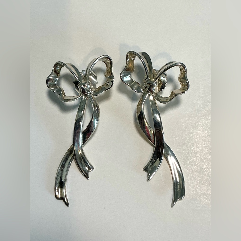 ESTATE/RARE Tiffany & Co. 925 Sterling Silver Pierced Earrings Bow & Ribbon